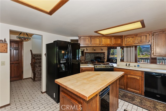 488 Lakeview Court, Big Bear Lake CA: https://media.crmls.org/medias/760a8a92-98d3-48b7-adf8-7c87fd22fdab.jpg