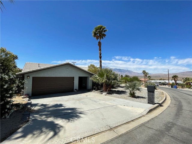 9830 Mesquite Avenue, Desert Hot Springs CA: https://media.crmls.org/medias/760c0b36-7bc0-48f6-a6d0-db5f9f22d680.jpg