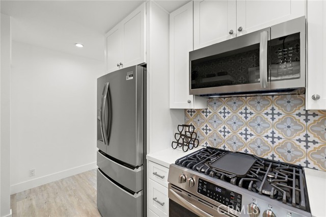 Detail Gallery Image 12 of 26 For 207 E Edgewater Ave #REAR,  Newport Beach,  CA 92661 - 2 Beds | 2 Baths