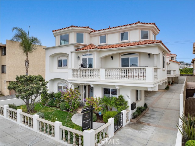 906 Catalina Avenue, Redondo Beach, California 90277, 4 Bedrooms Bedrooms, ,2 BathroomsBathrooms,Residential,For Sale,Catalina,SB24215382