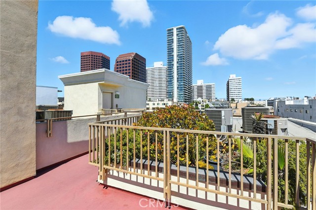 1241 S Westgate Avenue, Los Angeles CA: https://media.crmls.org/medias/760dc6e0-6f90-4981-89d0-740a03bc5b48.jpg