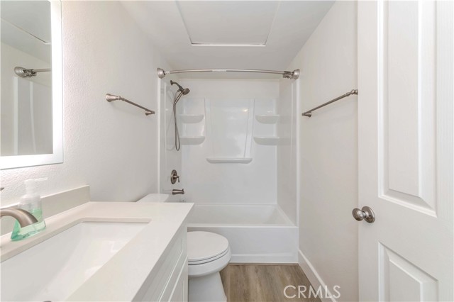 58 Paisley Place, Irvine CA: https://media.crmls.org/medias/760edf0e-1ea0-4f86-b05a-517c764ae172.jpg