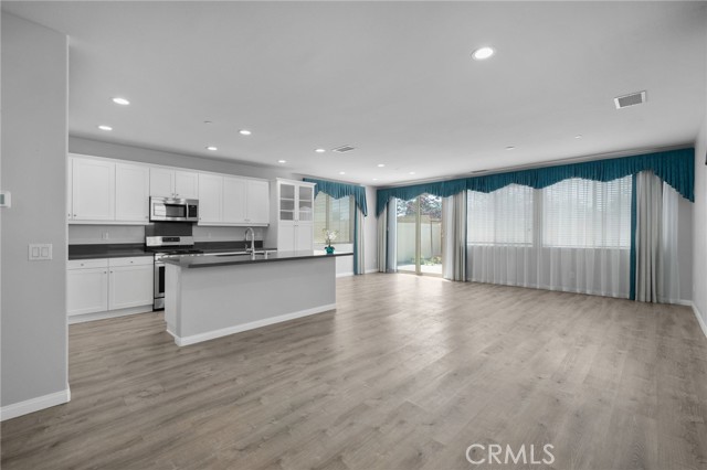 Detail Gallery Image 4 of 41 For 3170 E Painted Crescent St, Ontario,  CA 91762 - 4 Beds | 3 Baths