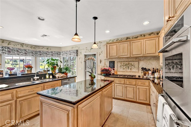 10302 Broadview Place, North Tustin CA: https://media.crmls.org/medias/76103fae-032a-4104-bf00-edf3d298dec5.jpg