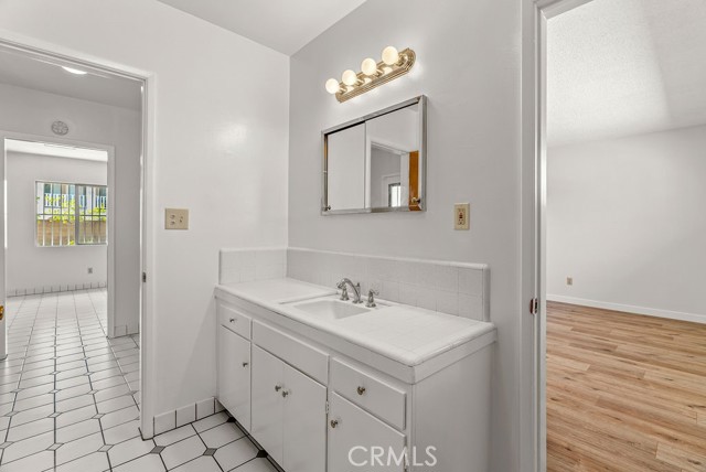 511 E Los Amigos Avenue, Montebello CA: https://media.crmls.org/medias/76105168-b892-4e88-a7b6-88051773b36f.jpg