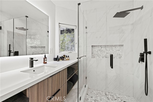 Detail Gallery Image 10 of 14 For 15117 Rayneta Dr, Sherman Oaks,  CA 91403 - 3 Beds | 2 Baths