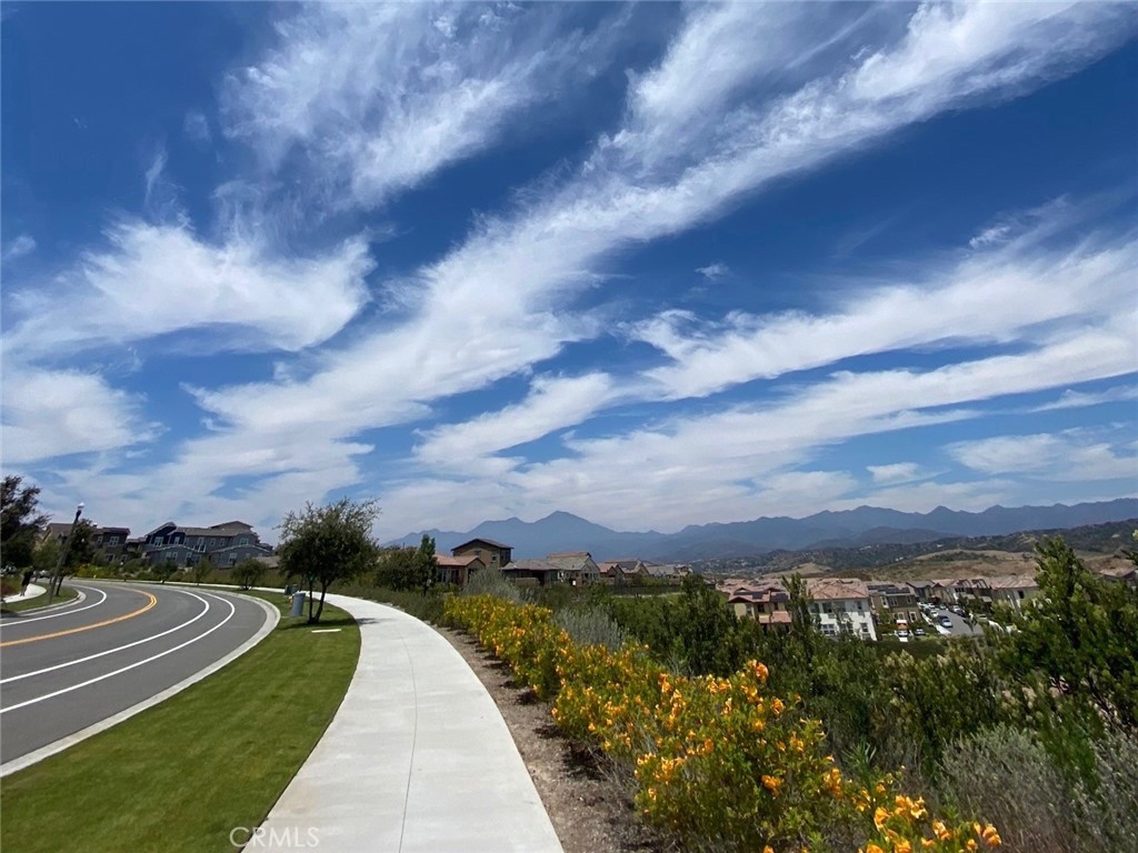 https://media.crmls.org/medias/76115a3b-b936-43d5-b1ae-18dcf4288864.jpg?preset=X-Large