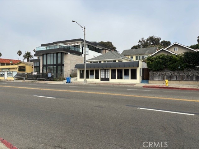 Detail Gallery Image 1 of 10 For 424 S Pacific Coast Highway, Redondo Beach,  CA 90277 - 2 Beds | 1 Baths