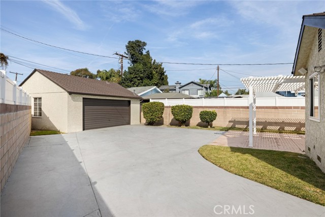 Detail Gallery Image 10 of 11 For 11921 Tristan Dr, Downey,  CA 90242 - 2 Beds | 2 Baths