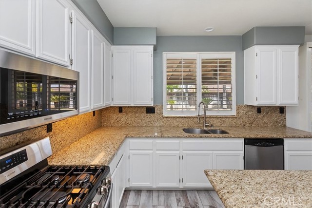 8433 Lindenhurst Street, Riverside CA: https://media.crmls.org/medias/76123c67-c792-4aa3-a875-b95494607bde.jpg