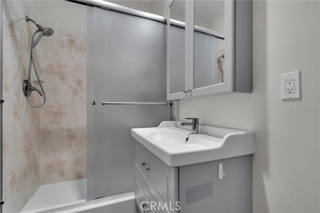 Detail Gallery Image 25 of 33 For 6150 Buckingham Pkwy #202,  Culver City,  CA 90230 - 2 Beds | 2 Baths