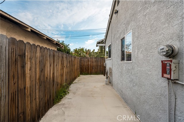 Detail Gallery Image 17 of 26 For 2320 Locust, Long Beach,  CA 90806 - 2 Beds | 1 Baths