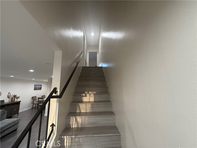 Detail Gallery Image 4 of 19 For 9702 via Roma, Burbank,  CA 91504 - 2 Beds | 3 Baths