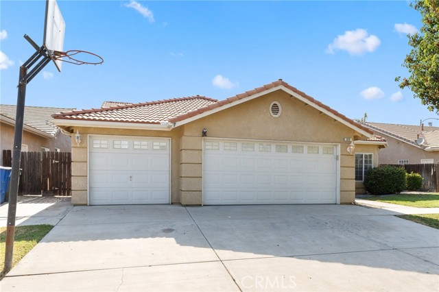 525 Mallard Avenue, Lemoore CA: https://media.crmls.org/medias/76180305-e62a-4481-8ddf-e6a272c13881.jpg