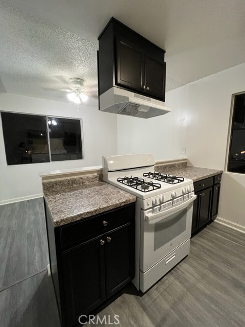 Detail Gallery Image 2 of 5 For 1600 Picadilly Way #C,  Fullerton,  CA 92833 - 2 Beds | 1 Baths