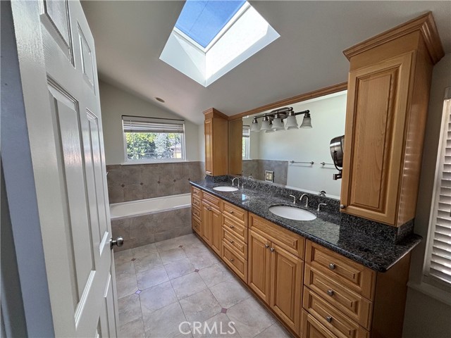21327 De La Osa, Woodland Hills CA: https://media.crmls.org/medias/7618bde5-1442-447a-b90f-a0976f7f29bb.jpg