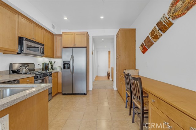 Detail Gallery Image 10 of 37 For 201 E Angeleno Ave #326,  Burbank,  CA 91502 - 2 Beds | 1 Baths