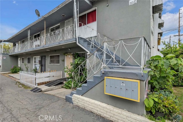 6862 Hazeltine Avenue, Van Nuys CA: https://media.crmls.org/medias/761bd8c2-7306-44ec-90f2-06ea459421e4.jpg