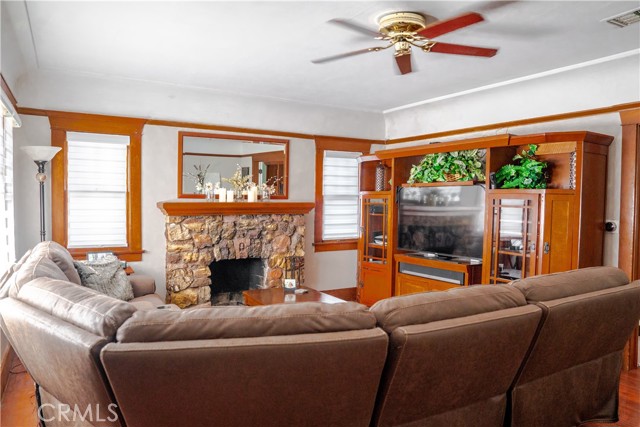 7319 Owensmouth Avenue, Canoga Park CA: https://media.crmls.org/medias/761c13d2-6a0e-4996-84f8-66abf59a2c0b.jpg