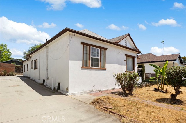1222 N Virgil Avenue, Los Angeles CA: https://media.crmls.org/medias/761cad8c-2ced-4bcc-bee3-da658674d45f.jpg