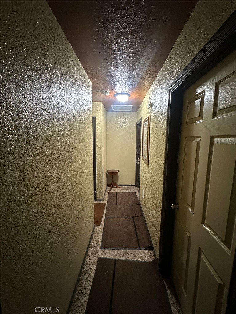 https://media.crmls.org/medias/761cb22c-f9e6-4597-9d38-bdbe5e69ad82.jpg?preset=X-Large