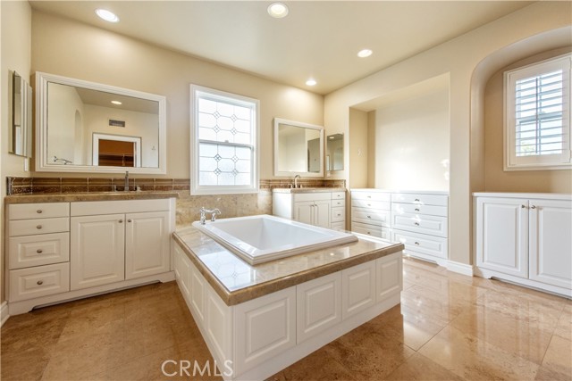 Detail Gallery Image 14 of 31 For 23 Breezes, Irvine,  CA 92620 - 4 Beds | 4/1 Baths