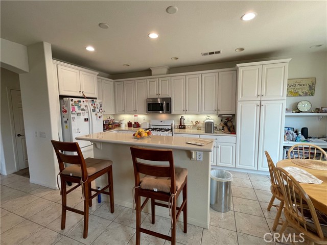 Detail Gallery Image 7 of 35 For 6673 N Ofelia Dr, San Bernardino,  CA 92407 - 4 Beds | 2 Baths