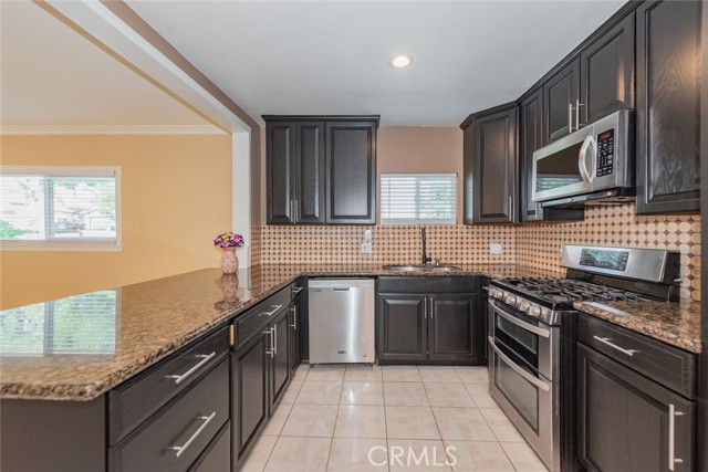 Detail Gallery Image 3 of 25 For 1211 S Merrill, Corona,  CA 92882 - 4 Beds | 3 Baths