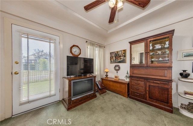 11460 Terracina Blvd, Redlands CA: https://media.crmls.org/medias/761f1747-07a0-41ce-b1b3-129614ff484e.jpg