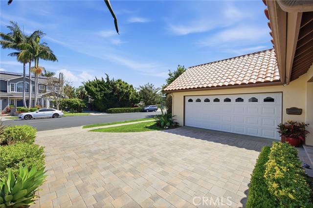 Detail Gallery Image 5 of 49 For 105 Harvard Ln, Seal Beach,  CA 90740 - 5 Beds | 2 Baths