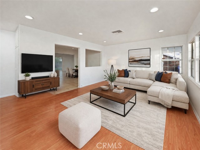 Detail Gallery Image 3 of 35 For 7738 Adwen St, Downey,  CA 90241 - 3 Beds | 2 Baths