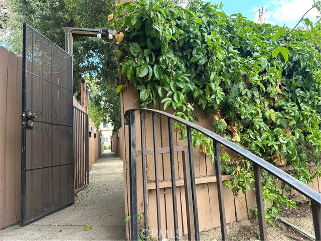 Detail Gallery Image 1 of 6 For 1250 E Huntington Dr #B & D,  South Pasadena,  CA 91030 - 1 Beds | 1 Baths