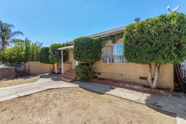 13273 Sunburst Street, Pacoima CA: https://media.crmls.org/medias/76215eec-4951-4396-9534-1af5cbd49f5b.jpg