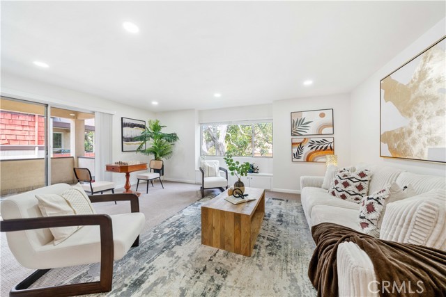 Detail Gallery Image 4 of 27 For 5674 Windsor Way #201,  Culver City,  CA 90230 - 2 Beds | 2 Baths