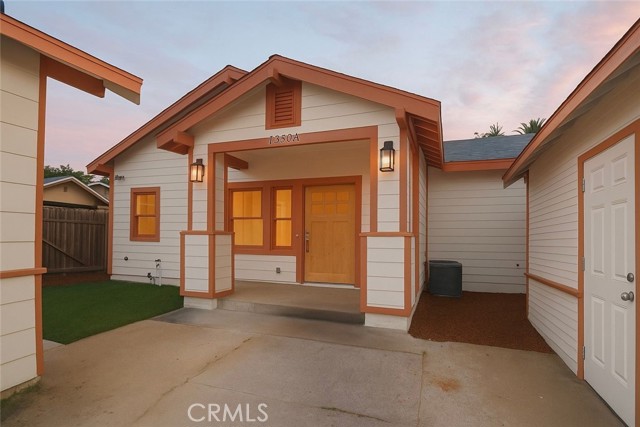 Detail Gallery Image 2 of 19 For 1350 E 8th, Long Beach,  CA 90813 - 2 Beds | 1 Baths