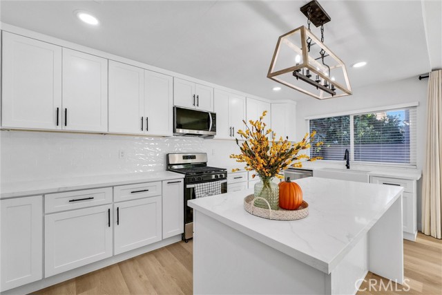 Detail Gallery Image 10 of 29 For 209 S Empire St, Anaheim,  CA 92804 - 3 Beds | 2 Baths