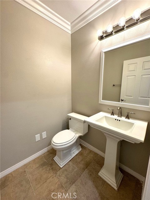 Detail Gallery Image 20 of 46 For 2545 Elsinore Rd, Riverside,  CA 92506 - 7 Beds | 4/1 Baths