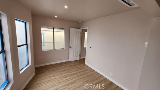 Detail Gallery Image 5 of 11 For 6665 Long Beach, Long Beach,  CA 90805 - 2 Beds | 2 Baths