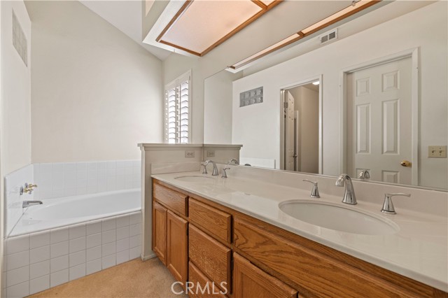 27668 Lonestar Place, Castaic CA: https://media.crmls.org/medias/76238b13-ead4-4ef9-a930-70de99532116.jpg