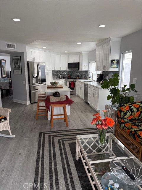 305 21st Street, Huntington Beach CA: https://media.crmls.org/medias/7623929f-ec6e-4906-9447-87751d1b4f78.jpg