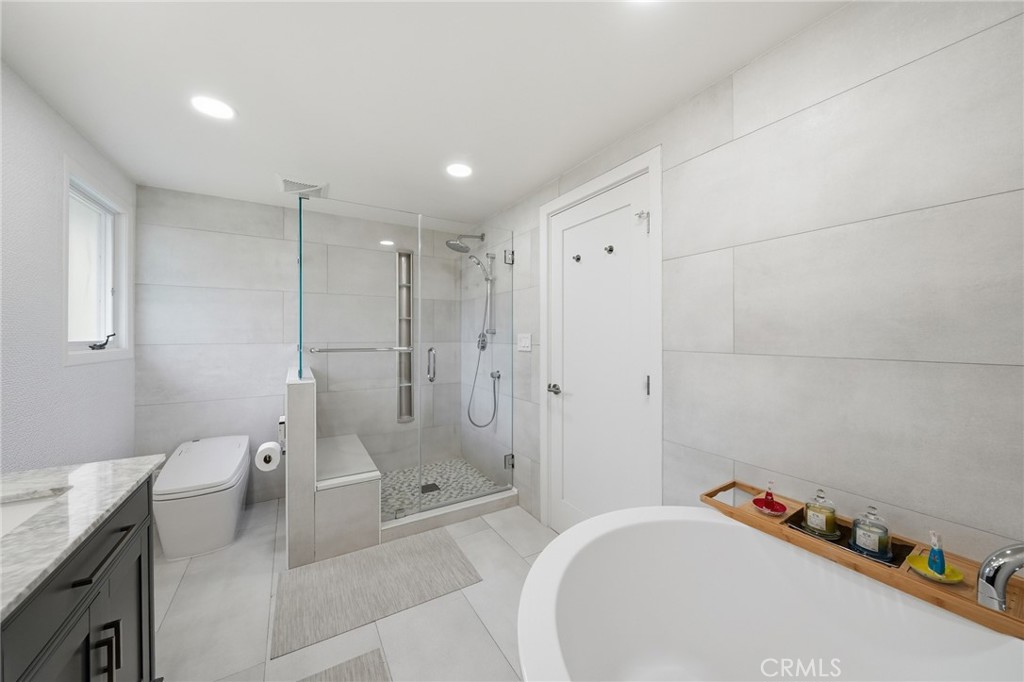 https://media.crmls.org/medias/76247782-a216-4cb1-b164-909d8ab11474.jpg?preset=X-Large