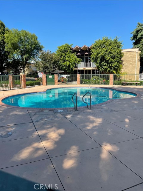 Detail Gallery Image 3 of 37 For 8055 Canby Ave #5,  Reseda,  CA 91335 - 3 Beds | 2/1 Baths