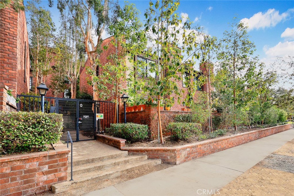 700 S Lake Avenue #140