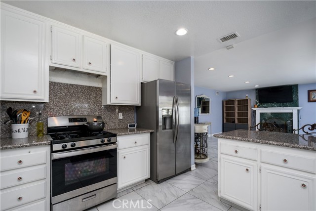 Detail Gallery Image 12 of 33 For 917 Brandywine Ln, Corona,  CA 92880 - 4 Beds | 2/1 Baths
