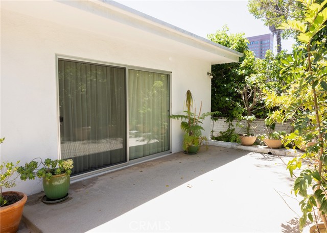 Detail Gallery Image 23 of 45 For 10781 Lindbrook Dr, Los Angeles,  CA 90024 - 4 Beds | 3/1 Baths