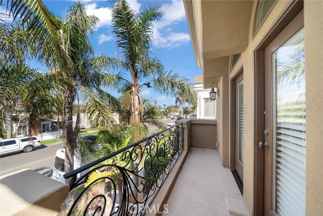 Detail Gallery Image 35 of 56 For 216 10th St, Huntington Beach,  CA 92648 - 4 Beds | 3/2 Baths