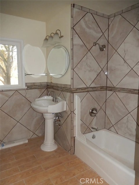 Detail Gallery Image 5 of 9 For 983 W Foothill Bld, San Luis Obispo,  CA 93405 - 3 Beds | 1 Baths