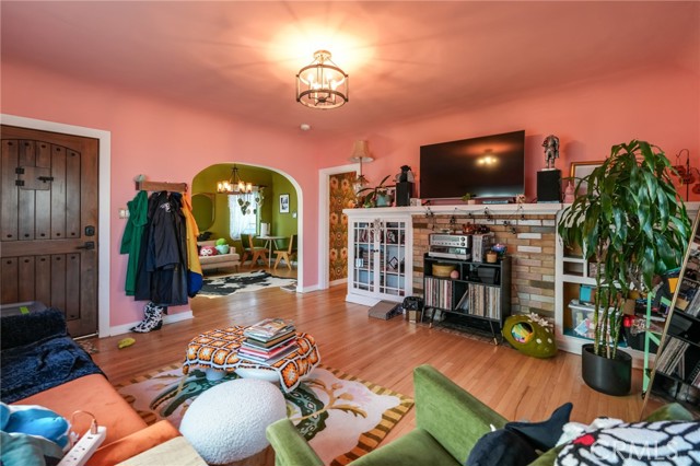 Image 4 of 71 For 1361 Armadale Avenue