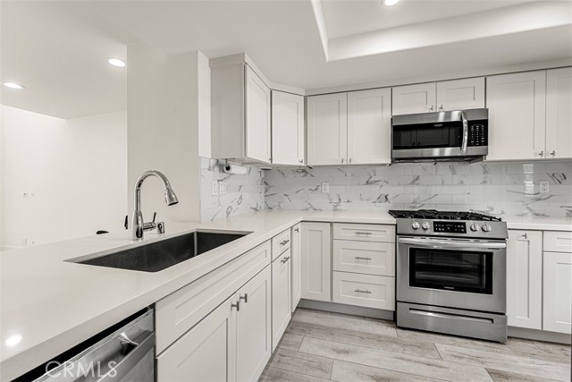 Detail Gallery Image 7 of 23 For 52 Sea Pine, Newport Beach,  CA 92660 - 2 Beds | 2 Baths