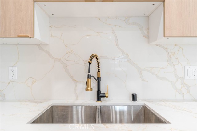 Detail Gallery Image 9 of 21 For 6215 Sylvia Ave, Tarzana,  CA 91335 - 3 Beds | 2 Baths